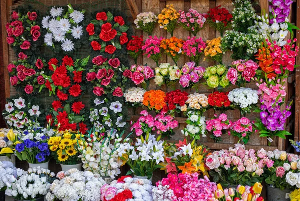 Διάφορα Πολύχρωμα Λουλούδια Στην Αγορά Της Χλωρίδας — Φωτογραφία Αρχείου