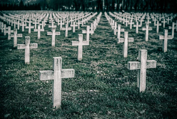 Πολλές Ταφόπλακες Στο Νεκροταφείο Του Λυκόφωτος — Φωτογραφία Αρχείου