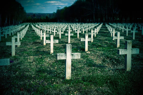 Muchas Lápidas Cementerio Atardecer —  Fotos de Stock