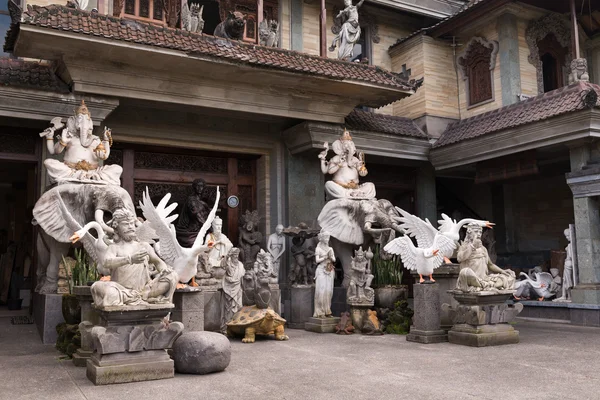 Viele aus Stein geschnitzte Figuren — Stockfoto