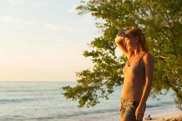 Woman watching sunset — Stock Photo, Image