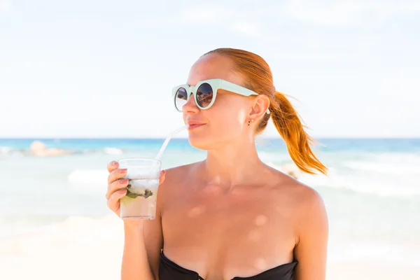 Young woman with mojito — Stock Photo, Image