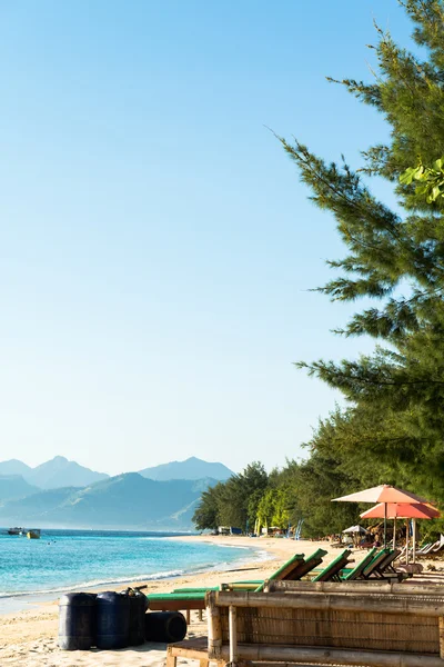 Tropical sandy beach in the morning — Stock Photo, Image