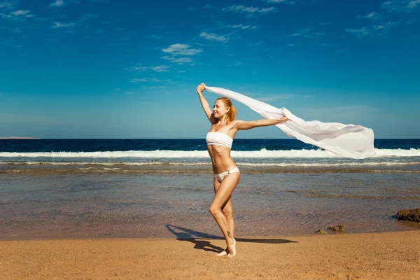 Woman holding white veil on beach — Stock Photo, Image