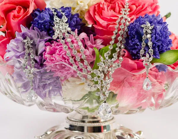 Jewellery on the flowers — Stock Photo, Image