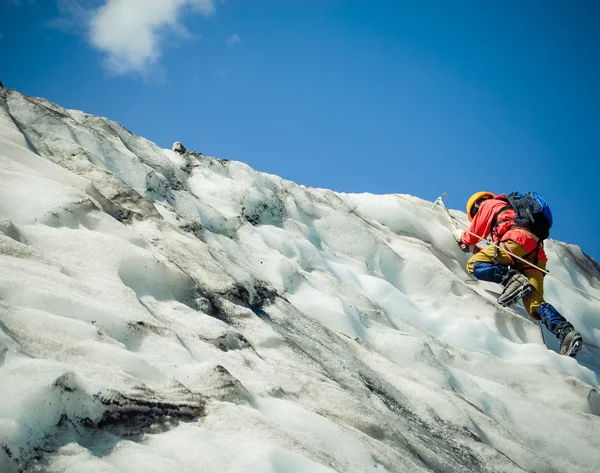 Ascending mountaineer — Stock Photo, Image