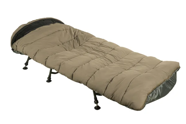Cama de campamento con saco de dormir — Foto de Stock