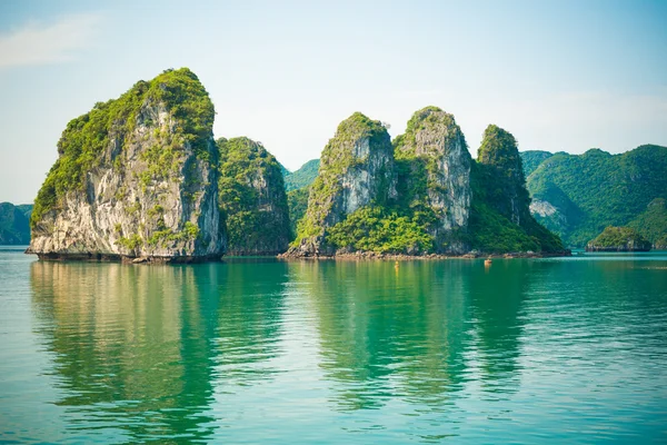 Calcare paesaggio baia di Halong — Foto Stock