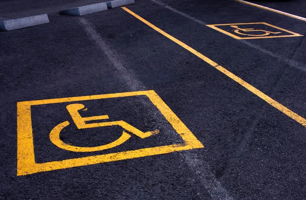 Estacionamiento reservado para discapacitados Imagen de stock