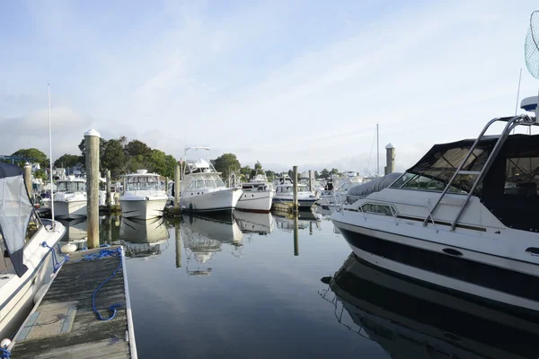 Boat in marina — Stock Photo, Image