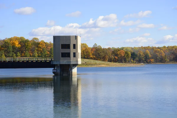 Merrill Creek Reservoir inlet outlet tower — Stock Photo, Image
