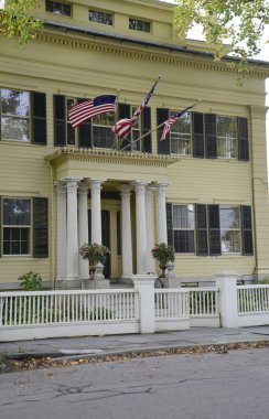 Connecticut'ta sarı federal tarzı ev