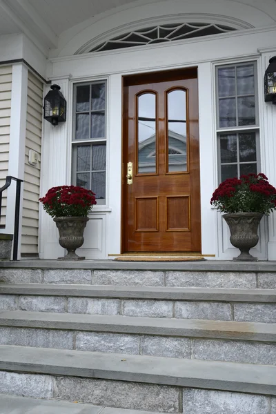 Puerta exterior de madera — Foto de Stock