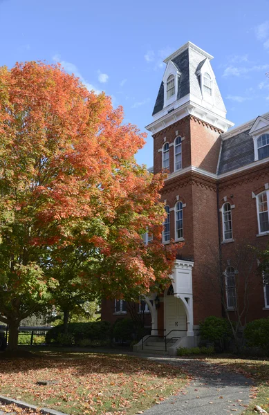 Large brick building in Stonington Connecticut — Stock Photo, Image