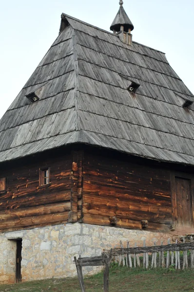 Stare i tradycyjne drewniane dom — Zdjęcie stockowe