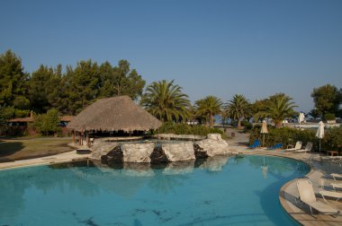 Tropikal otelde lüks yüzme havuzu