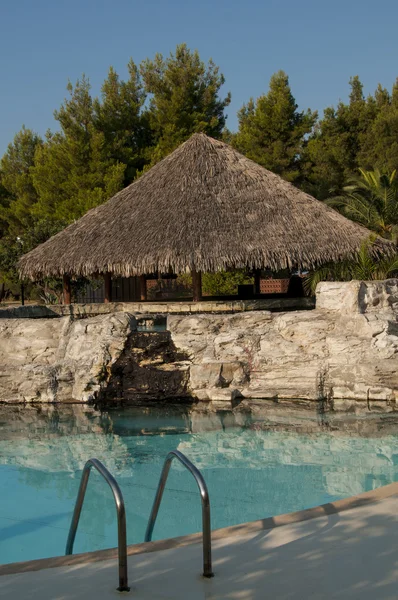 Piscina de luxo no hotel tropical — Fotografia de Stock