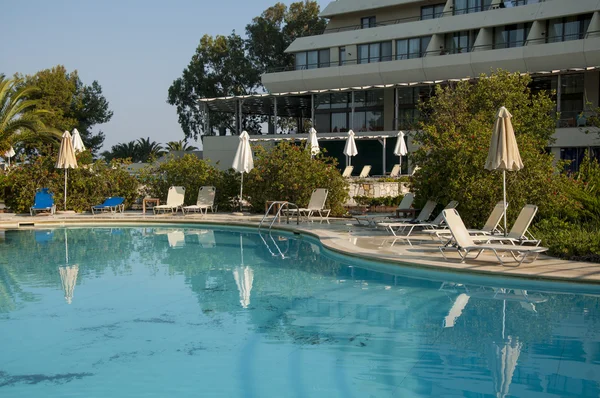 热带旅馆奢华的游泳池 — 图库照片