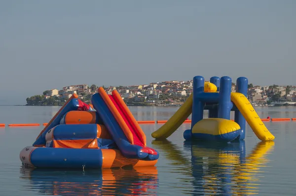 Aire de jeux pour enfants sur l'eau — Photo