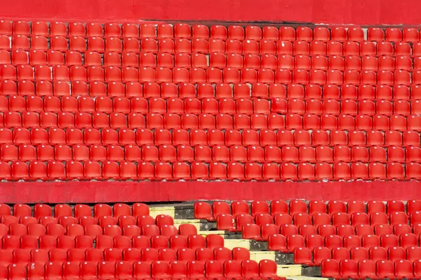 Sedili rossi allo stadio — Foto Stock