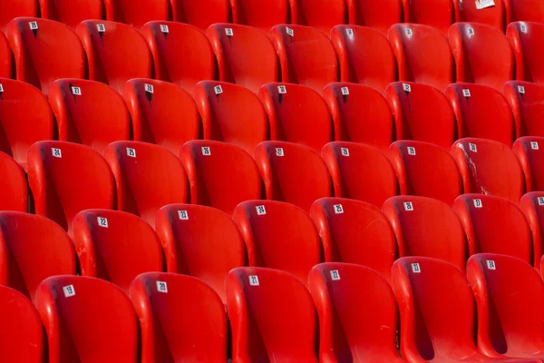 Sièges rouges au stade — Photo