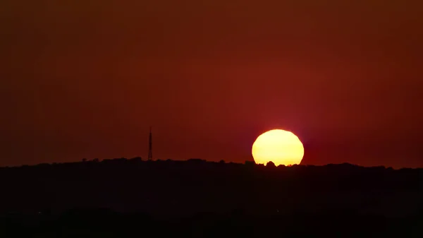 Setting Sun Newhaven East Sussex Horizon Silhouetted House Trees Radio — Stockfoto