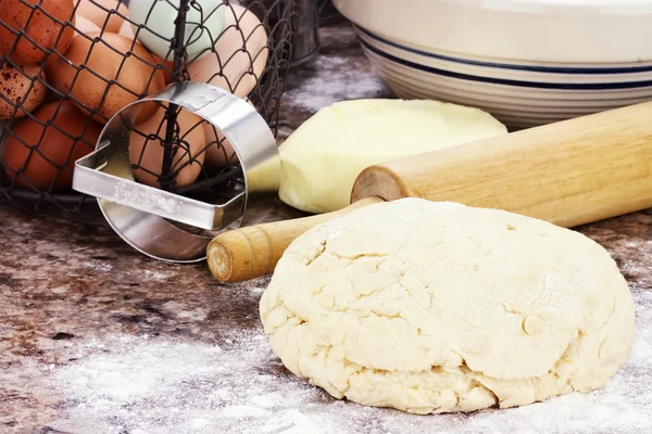 Brood, deeg en ingrediënten — Stockfoto