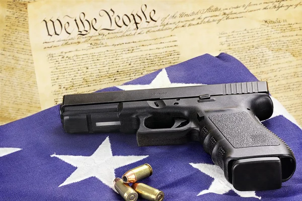 Handgun and Constitution — Stock Photo, Image