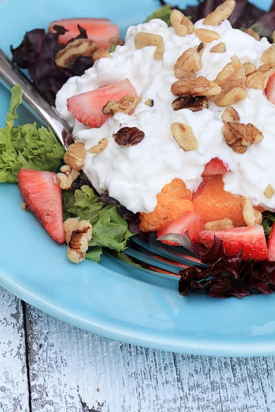 Insalata di fragole e fiocchi di latte — Foto Stock