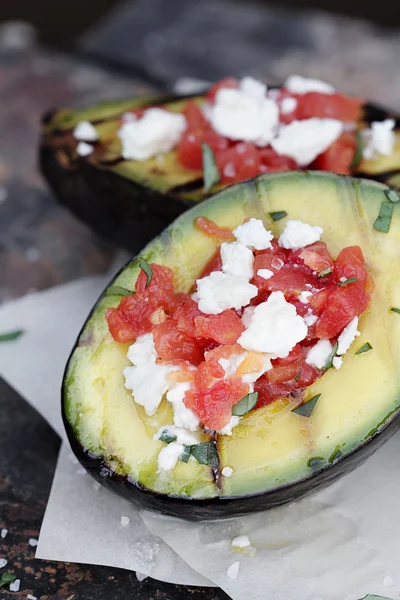 Gegrilde avocado 's — Stockfoto