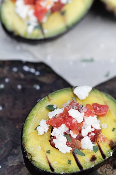 Gegrilde avocado 's — Stockfoto