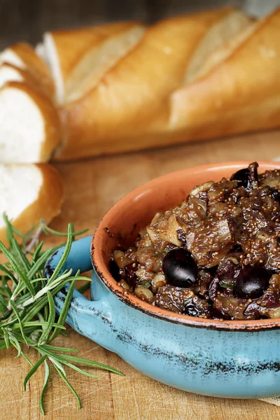 Fig tapenade met Frans brood — Stockfoto