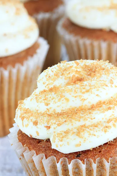 Cupcakes aux épices à la citrouille avec glaçage au fromage à la crème — Photo