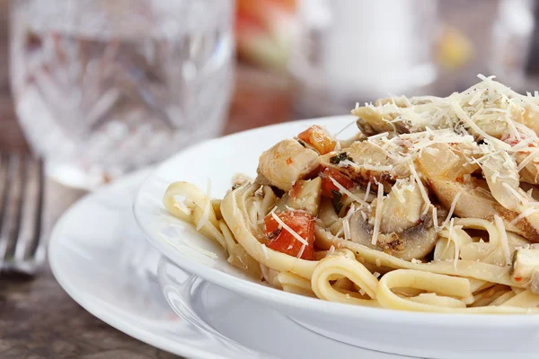 Linguine de frango — Fotografia de Stock