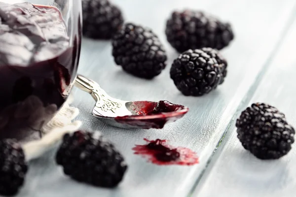 Lepel van blackberry jam — Stockfoto