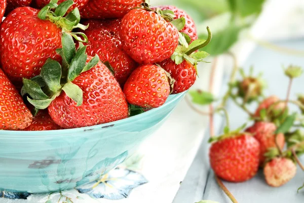 新鲜草莓大吃 — 图库照片
