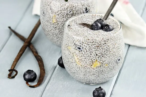 Pudim de semente de Chia e frutas — Fotografia de Stock