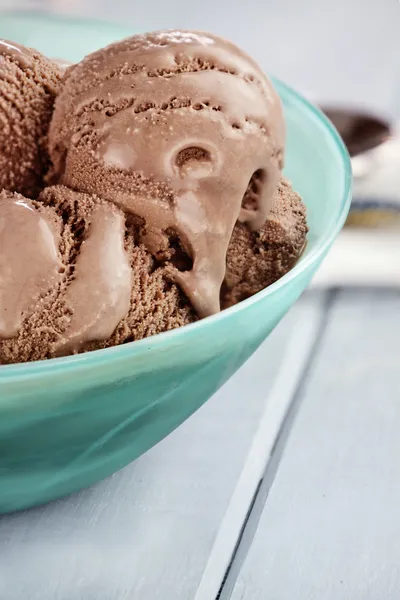 Tazón de helado de chocolate — Foto de Stock