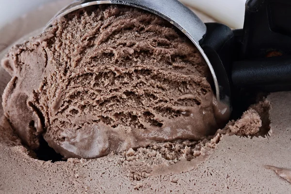 Scoop di gelato al cioccolato — Foto Stock