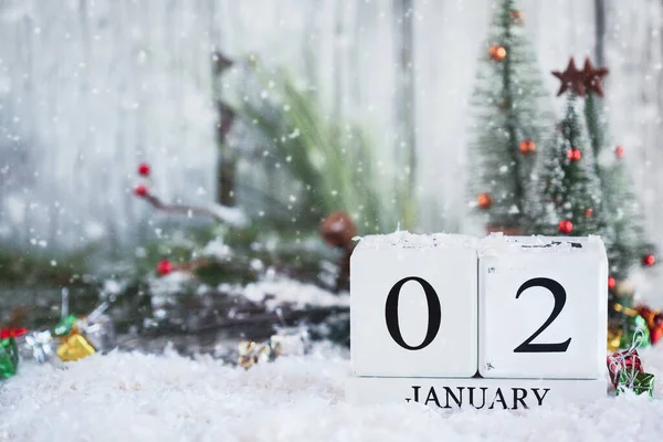 Білий Дерев Яний Календар Блоків Датою Січня Різдвяними Прикрасами Снігом — стокове фото