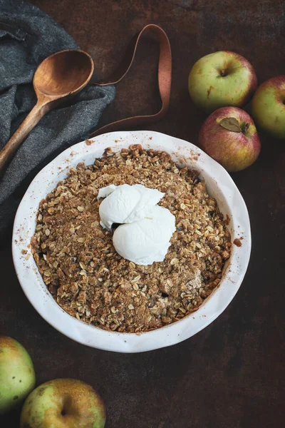 Fräsch Varm Hemlagad Äppelkrispig Eller Smulad Med Knaprig Streusel Toppad — Stockfoto