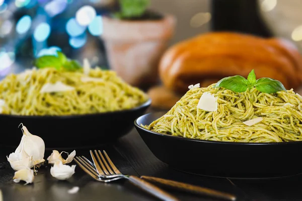Selective Focus Two Plates Pesto Spaghetti Pasta Fresh Basil Leaves — Stock Photo, Image