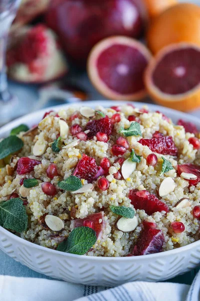 Healthy Lunch Dinner Vegan Vegetarian Moroccan Quinoa Salad Mint Pomegranate — Stock Photo, Image