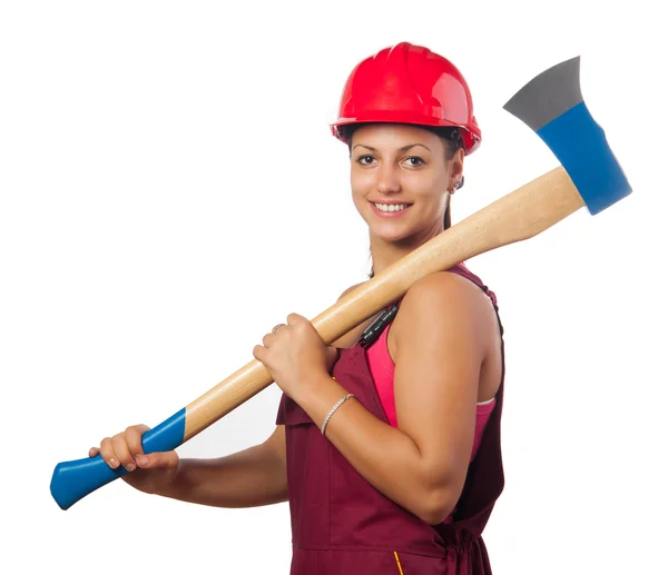 Jonge lachende vrouwelijke houthakker met harde hoed, bedrijf enorme ax geïsoleerd op wit — Stockfoto