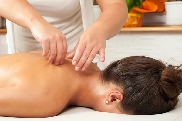 Beautiful young women getting a massage in massage salon — Stock Photo, Image