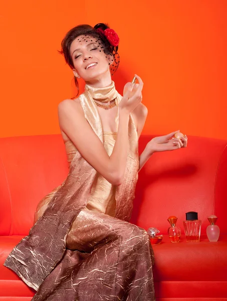 Beautiful elegant lady trying out perfumes. — Stock Photo, Image