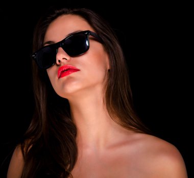 güzel seksi kız ile güneş gözlüğü