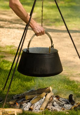Bandera de Jordania en la montaña