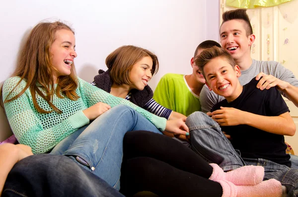 Teenagers having fun — Stock Photo, Image