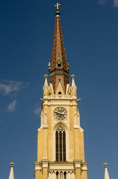 Spires de la iglesia católica en el centro de Novi Sad — Foto de Stock